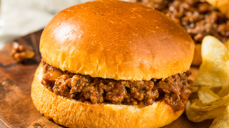 Sloppy Joe with chips