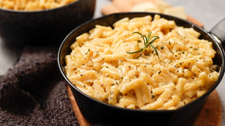 mac and cheese in a pan