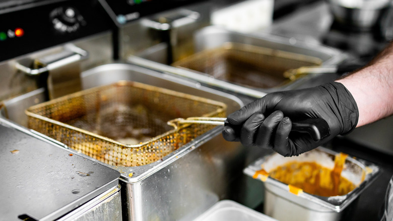 deep fryer with hot oil