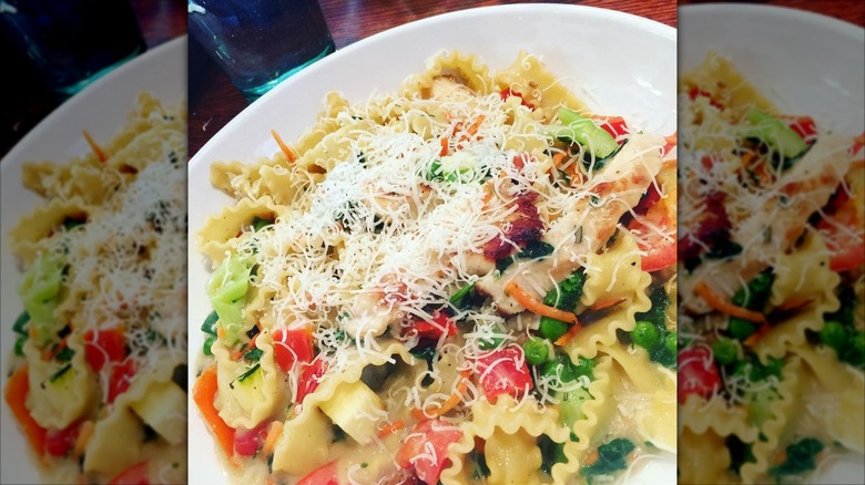 Pasta with vegetables and cheese