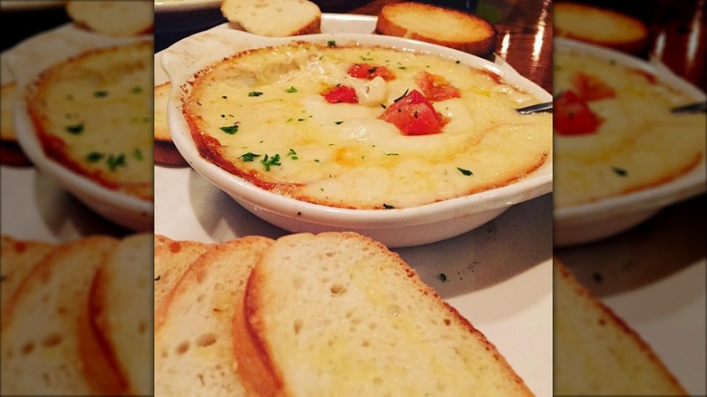 Cheese fonduta with bread