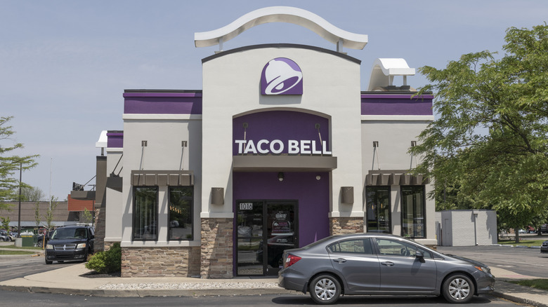 Exterior of a Taco Bell restaurant