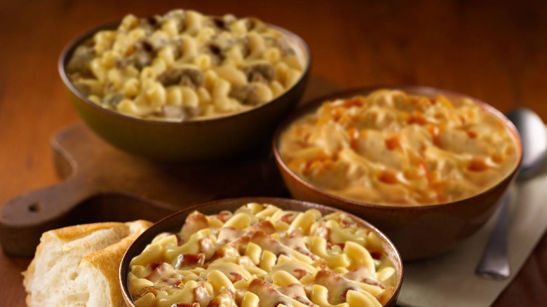 Bowls of mac and cheese with meat