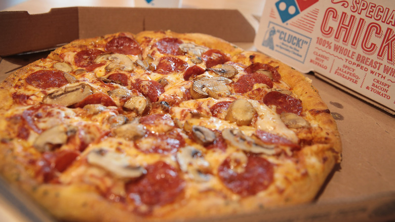 domino's pizza in box