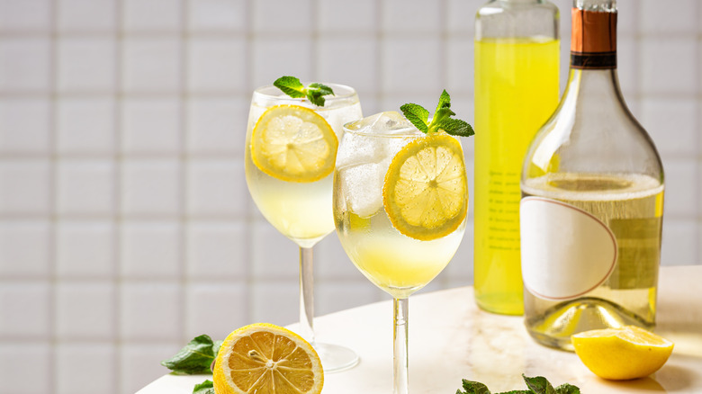 two glasses of limoncello spritz