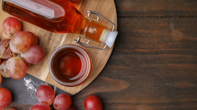 red wine vinegar and grapes