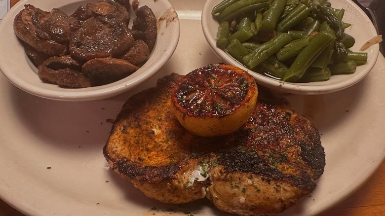 Texas Roadhouse herb-crusted chicken, mushrooms, and green beans