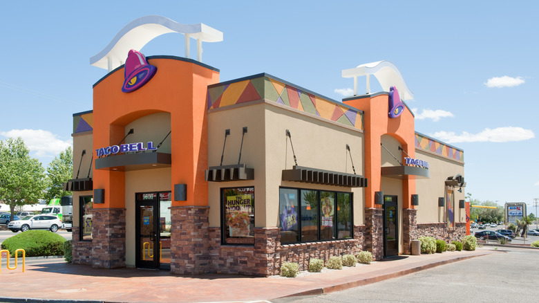 Exterior of a Taco Bell restaurant