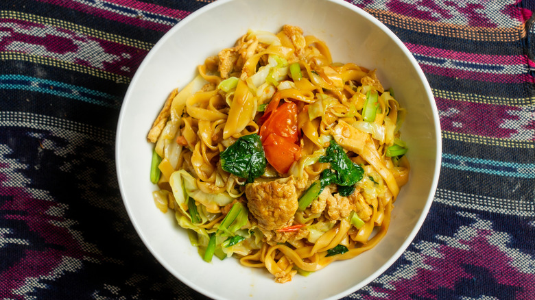 A plate of drunken noodles, or pad kee mao