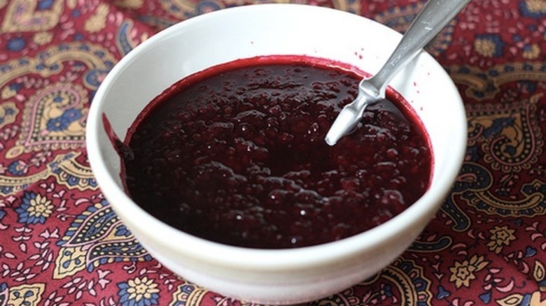 bowl of Native American wojapi berry sauce