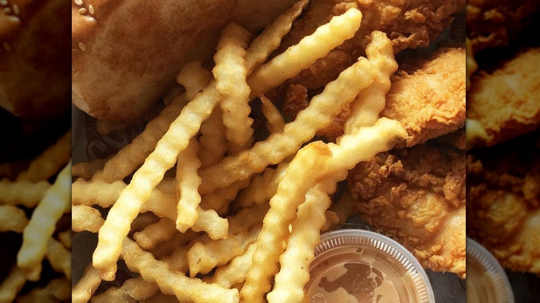 Raising Cane's fries with other food