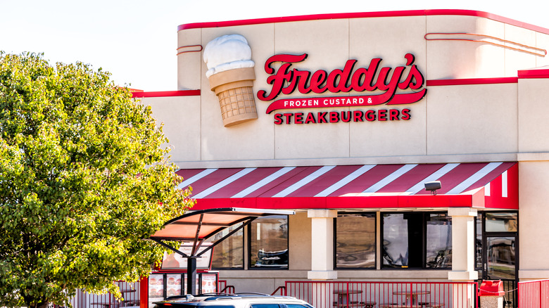 Freddy's restaurant exterior