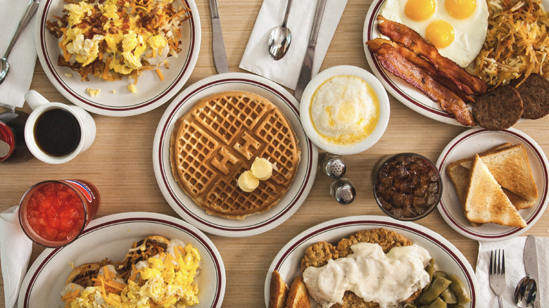 Huddle House breakfast