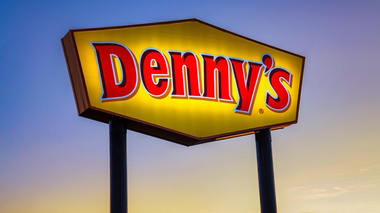 denny's road sign