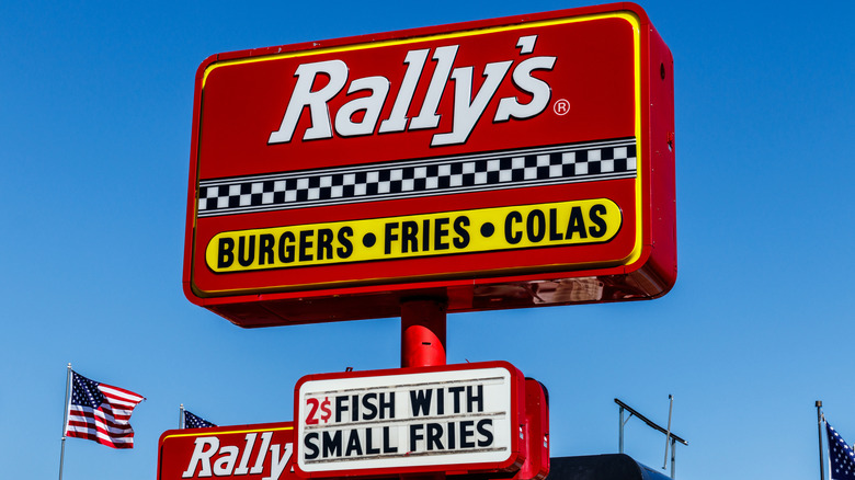 Rally's restaurant sign