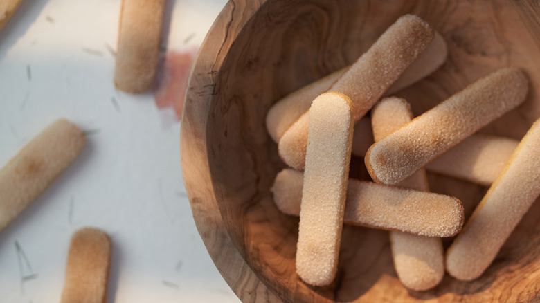 Ladyfingers in a wooden bowl