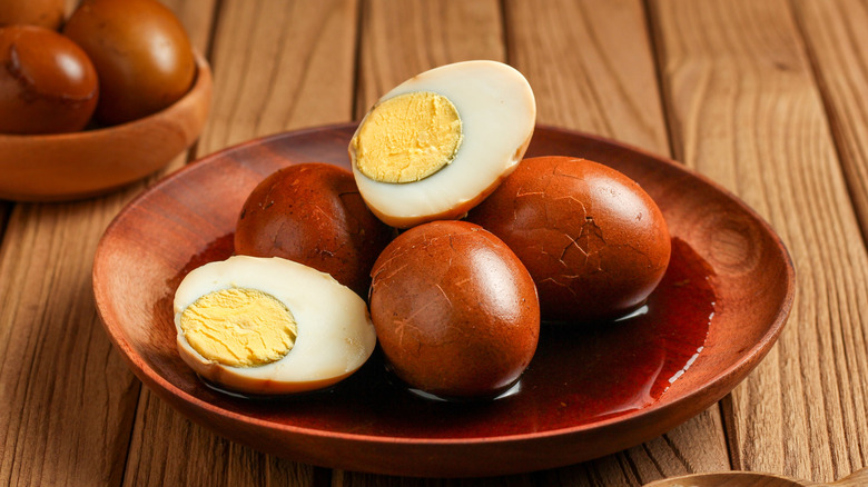 tea eggs on plate with marinade