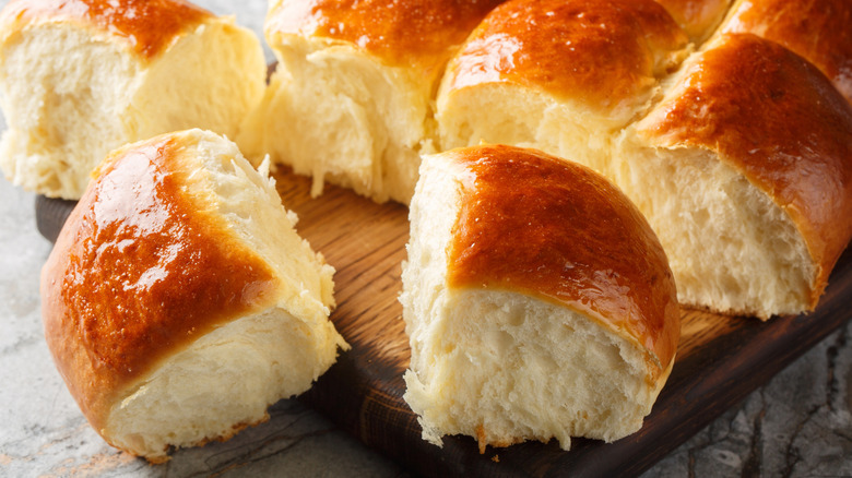 Hawaiian rolls on a wooden cutting board