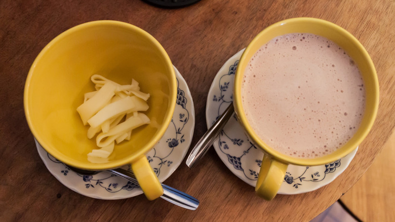 Colombian hot chocolate with cheese