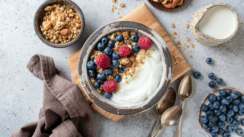 yogurt with fruit and granola