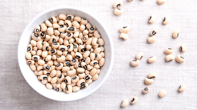 uncooked black-eyed peas in a bowl