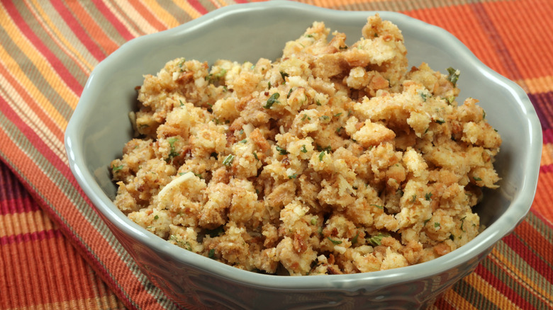 A bowl filled with bread stuffing