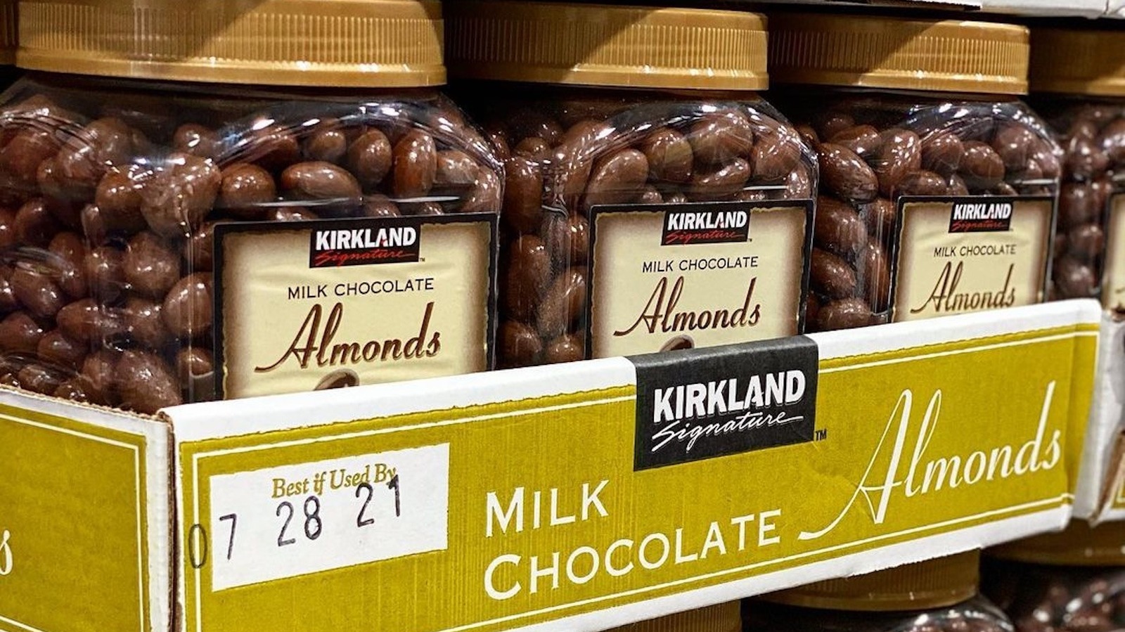 Here's The Big Brand Behind Costco's Chocolate-Covered Almonds