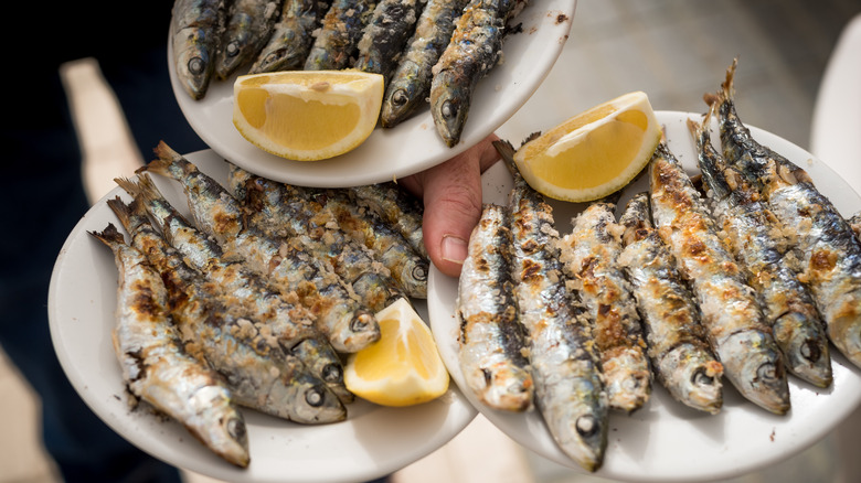 Fresh sardines with lemon