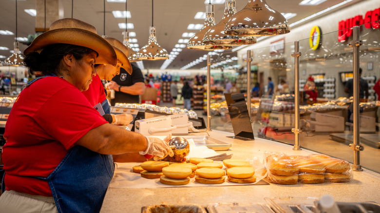 Buc-ee's employee preps sandwiches