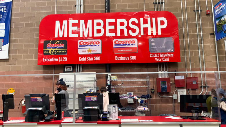 Costco membership and returns desk