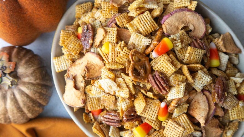 autumn chex mix with candy corn