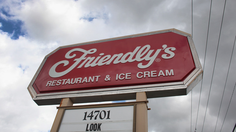 Friendly's restaurant sign