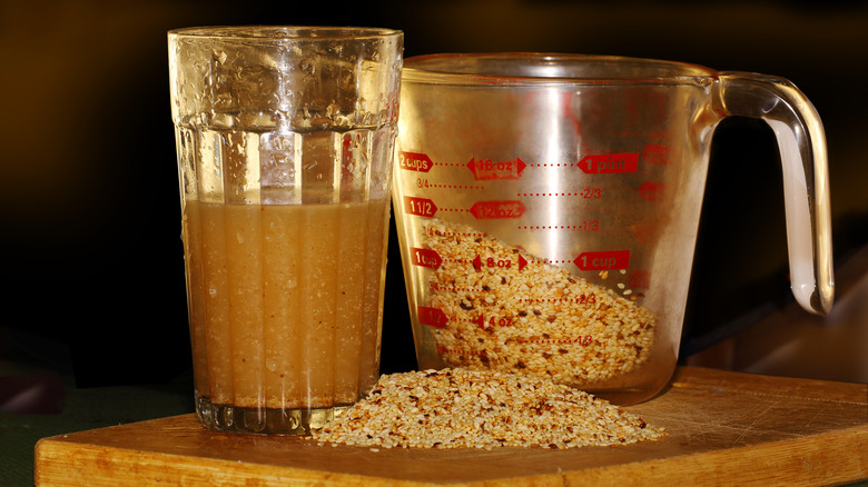 Toasted sesame seeds and drink