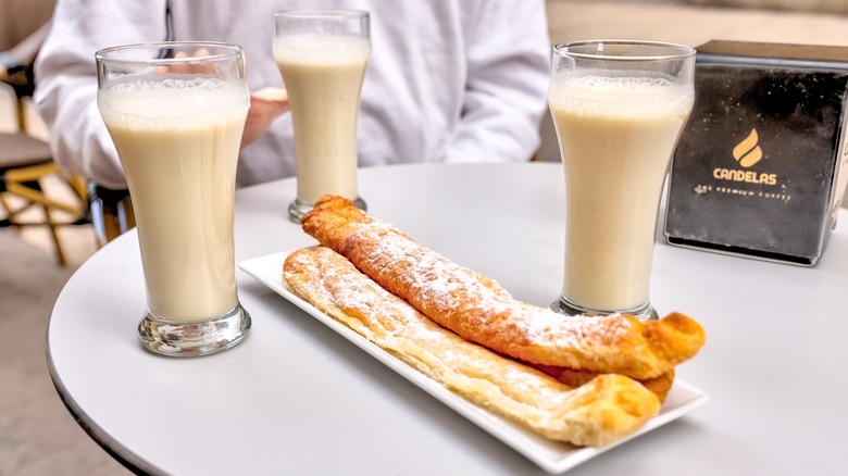 Horchata served with fartons