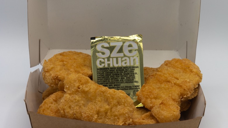 Container of chicken mcnuggets and szechuan sauce