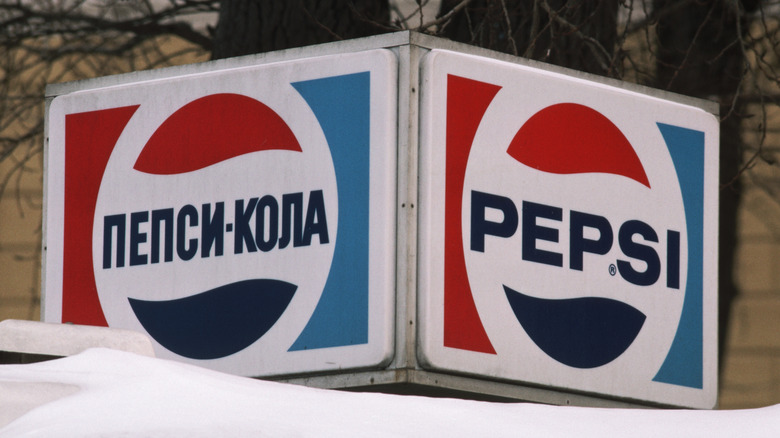 Light-up Pepsi sign in Russian and English