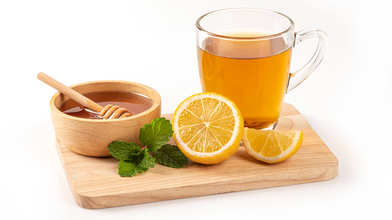 tea with honey lemon mint