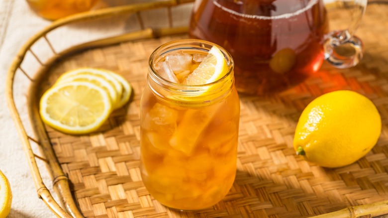 Mason jar with iced tea and lemon