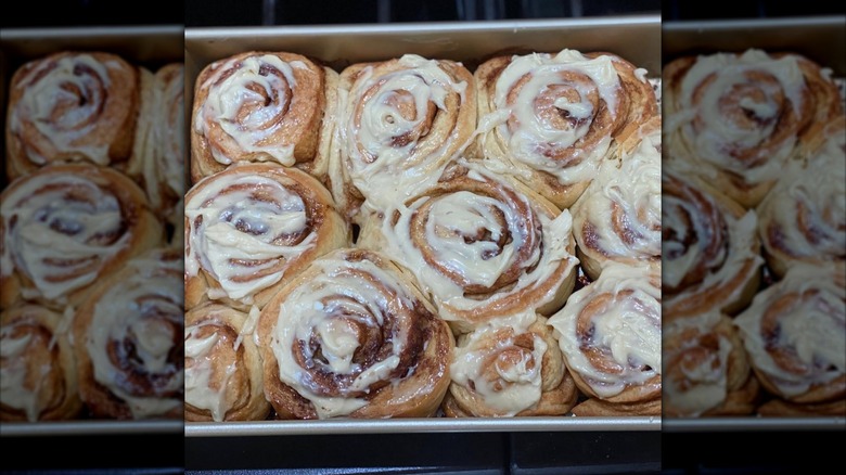 pan of cinnamon rolls baked by Taylor Swift in 2020