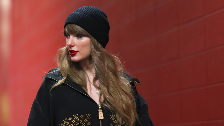 Taylor Swift attending a Chiefs game in a knit beanie