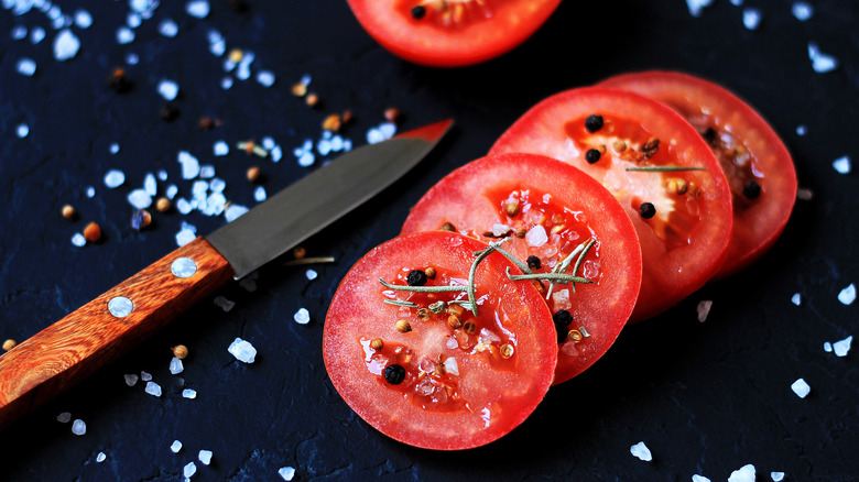 knife and sliced tomato