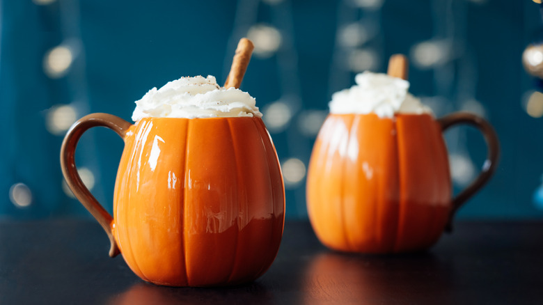 drinks in pumpkin-shaped mugs