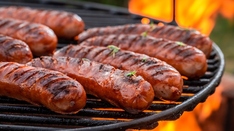 Grilled sausages with garnish