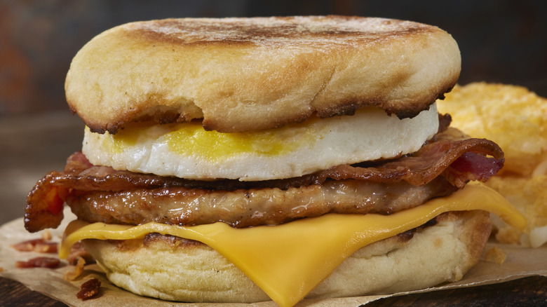 An egg, sausage and bacon breakfast sandwich