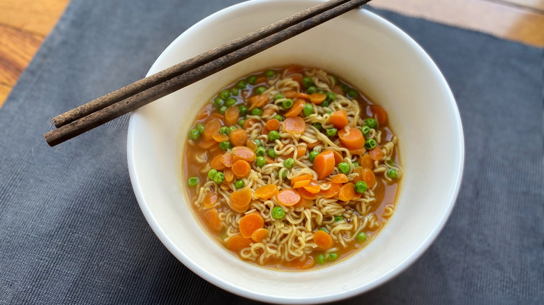 ramen with carrots, curry