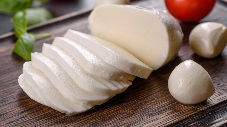 slicing mozzarella