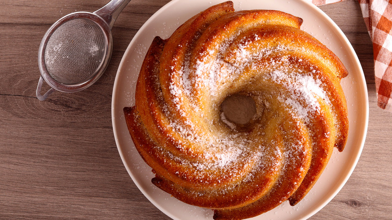 A bundt cake with powdered sugar on top