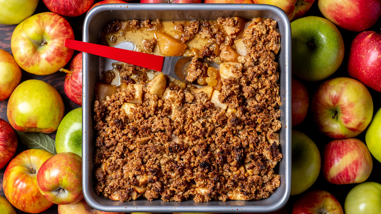 Apple crisp with oatmeal