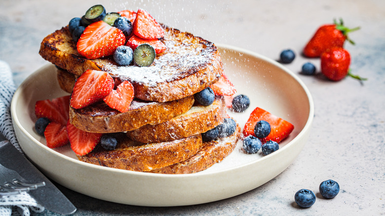 French toast with fresh berries sprinkled with powdered sugar