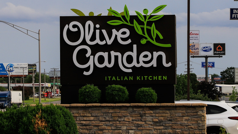 Olive Garden restaurant sign